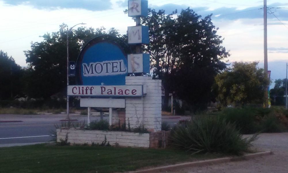 Cliff Palace Motel Бландінґ Екстер'єр фото