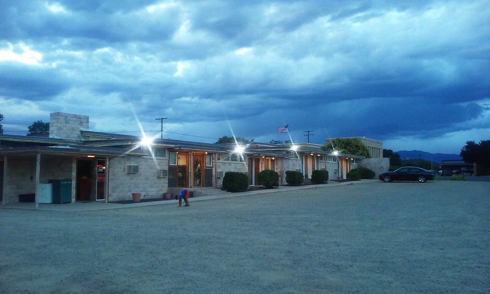 Cliff Palace Motel Бландінґ Екстер'єр фото